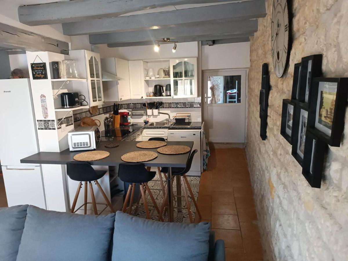 Meuble De Tourisme Petit Chail Saint Savinien Zewnętrze zdjęcie