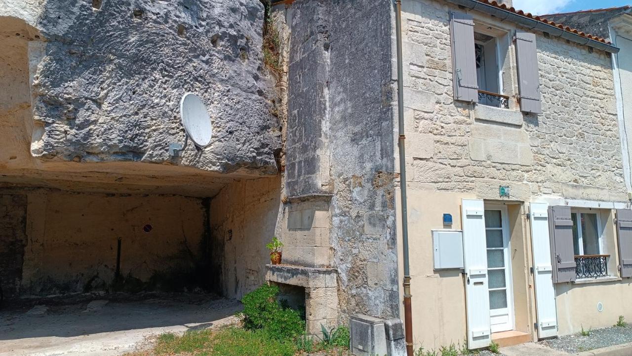 Meuble De Tourisme Petit Chail Saint Savinien Zewnętrze zdjęcie